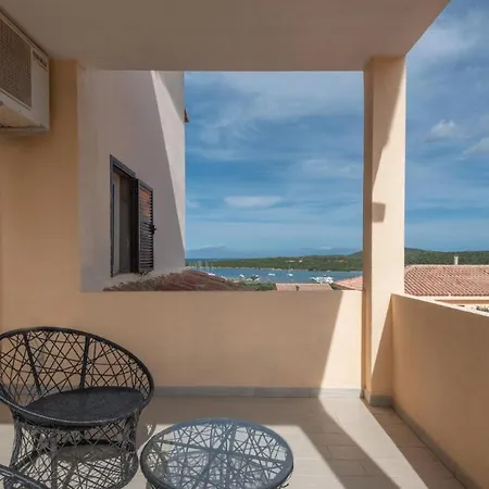 The Perfect Positioned Baia De Bahas One Bedroom Sleeps 4 - Num0883 Apartment *