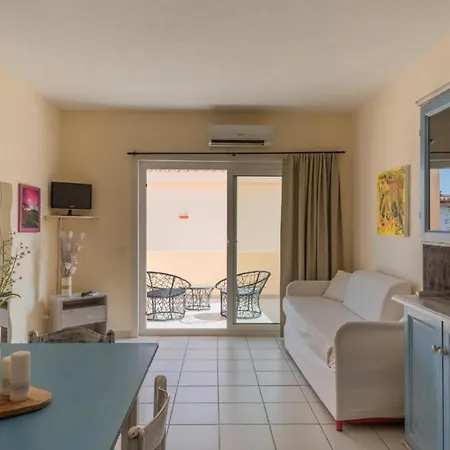 Fantastico Baia De Bahas One Bedroom Four Sleeps Child Num0883 * Marinella (Sardinia)