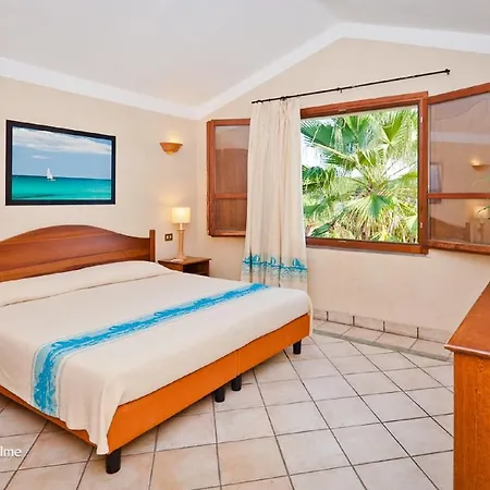 Apartment Fantastico Baia De Bahas One Bedroom Four Sleeps Child Num0883
